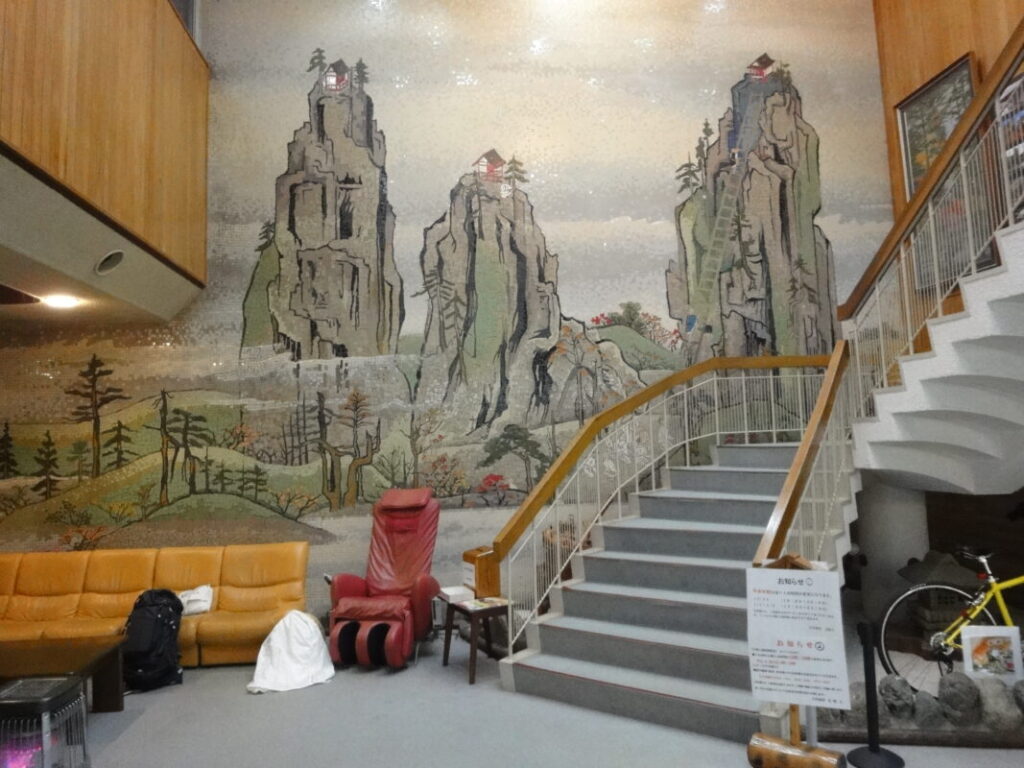 国民宿舎 古岩屋荘：ロビーのモザイクアート
