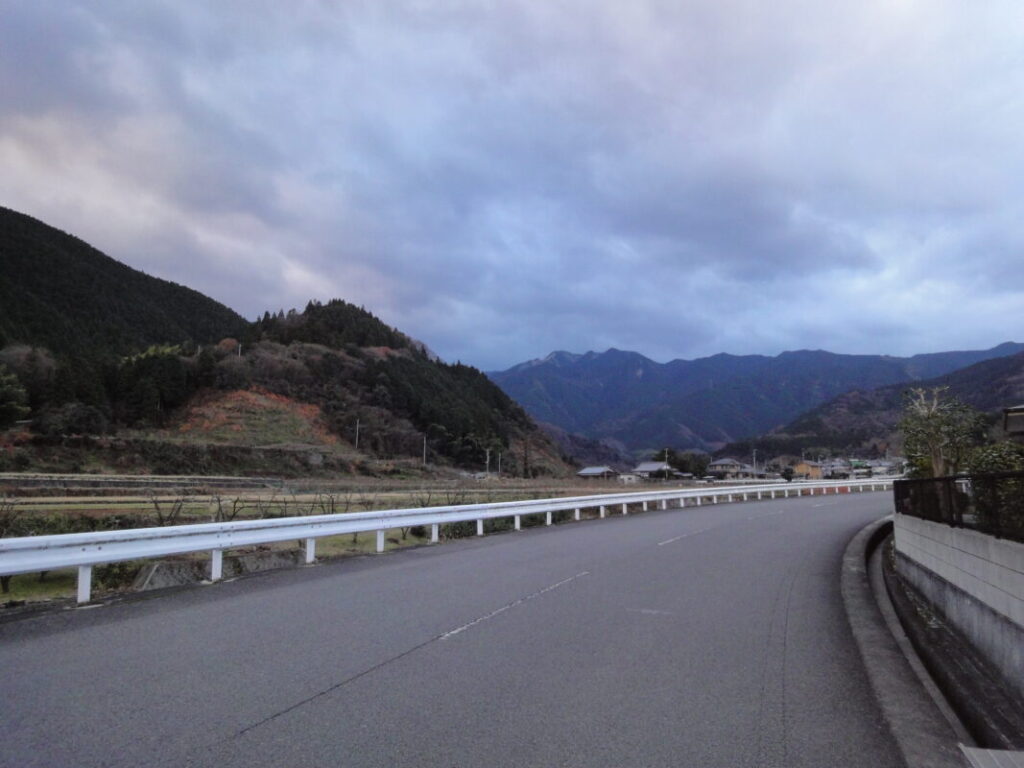 60番横峰寺へ向かう道中：目の前に広がる山岳エリア