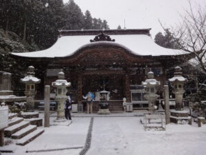 60番 横峰寺の本堂：冬の積雪