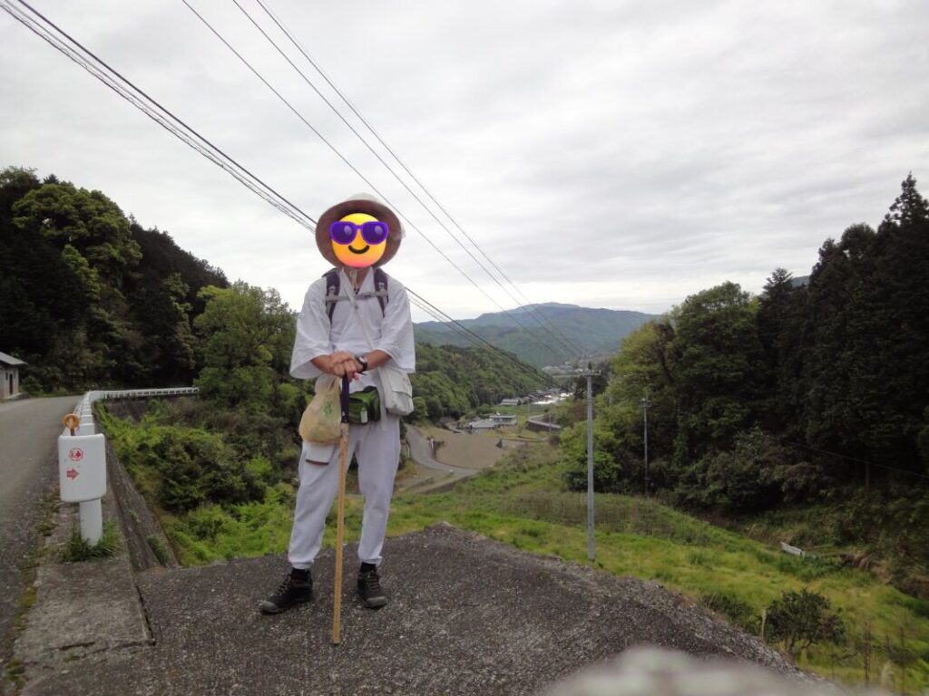 66番雲辺寺へ向かう遍路道：歩き遍路スタイルの私