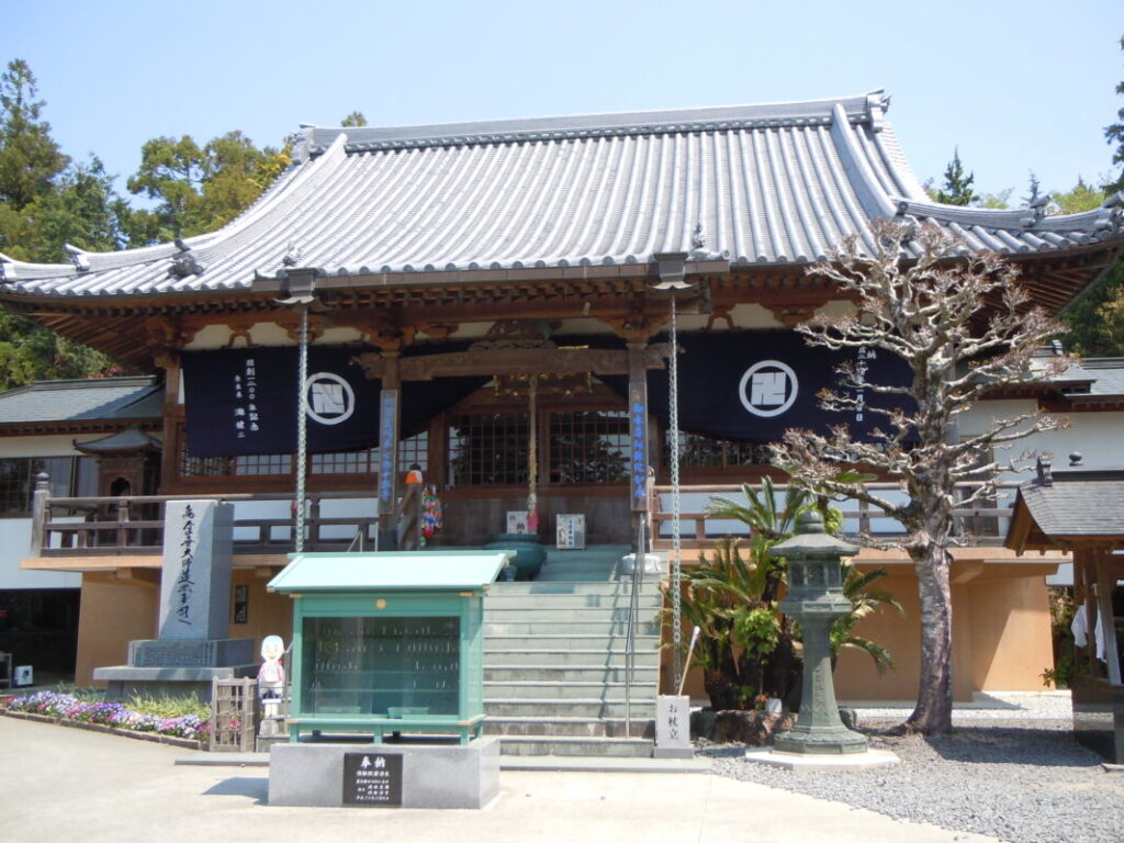 四国八十八カ所お遍路第7番札所｜十楽寺の本堂