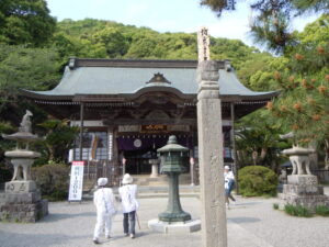 10番 切幡寺の境内