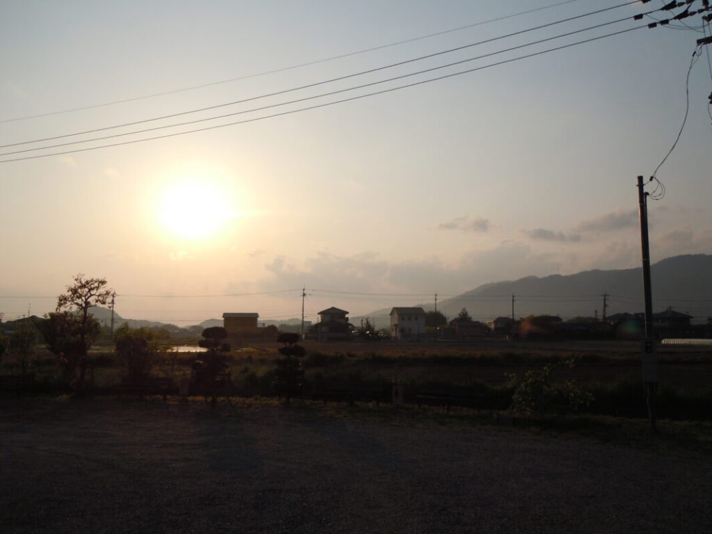 早朝の鴨島温泉｜出発前の朝日と風景