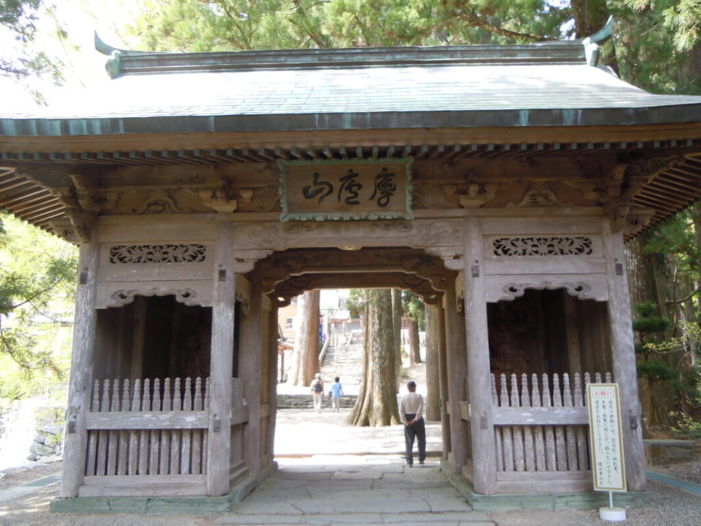 四国八十八カ所お遍路第12番札所｜焼山寺の山門