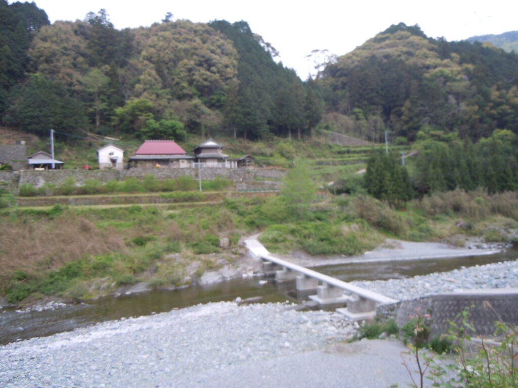 大日寺へ向かう途中の沈下橋