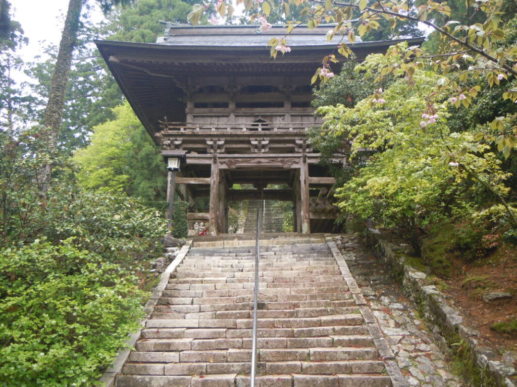 21番札所 太龍寺の門前と階段