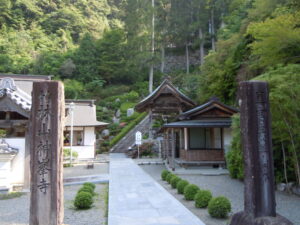 27番 神峯寺の境内
