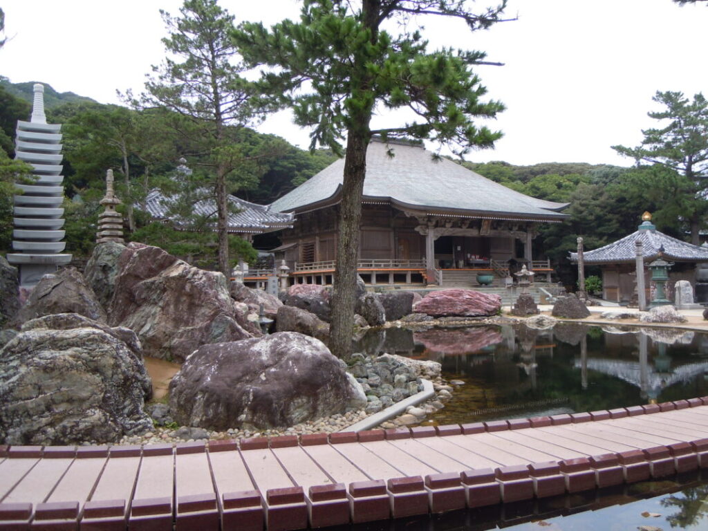 The grounds of Temple No. 38 Kongōfukuji