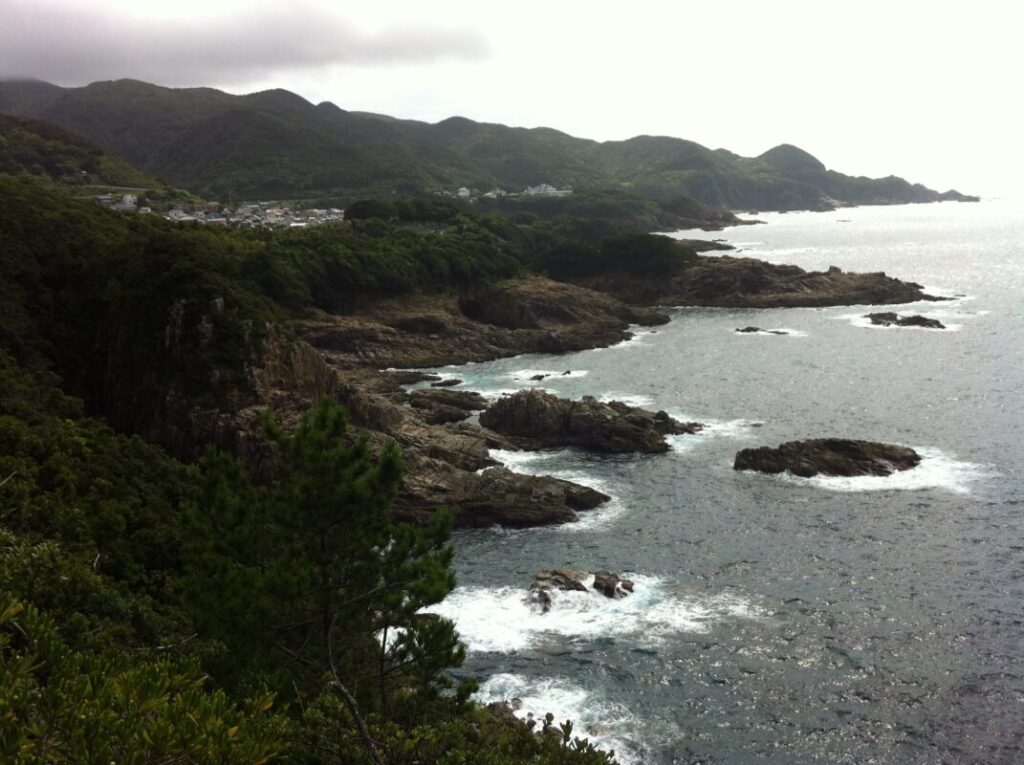 足摺岬の険しい海岸線