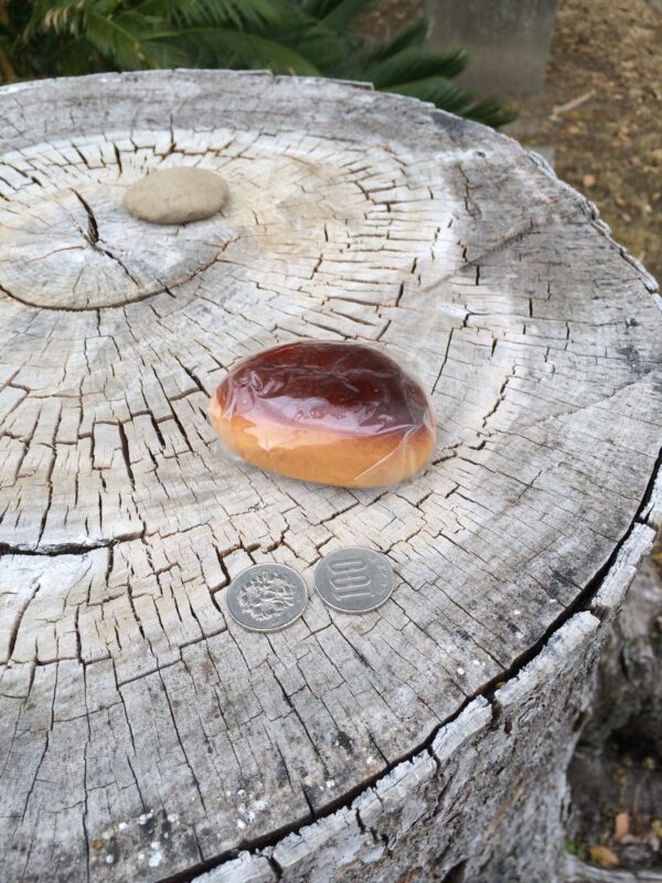 突然受けたお接待｜饅頭と200円