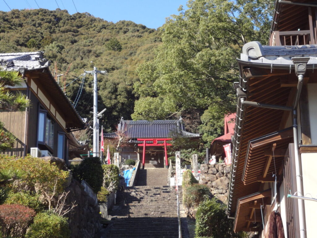 Approach to Ryukoji