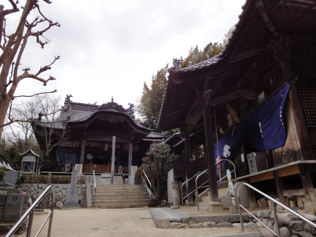 Main Hall and Daishi Hall at Eifukuji Temple