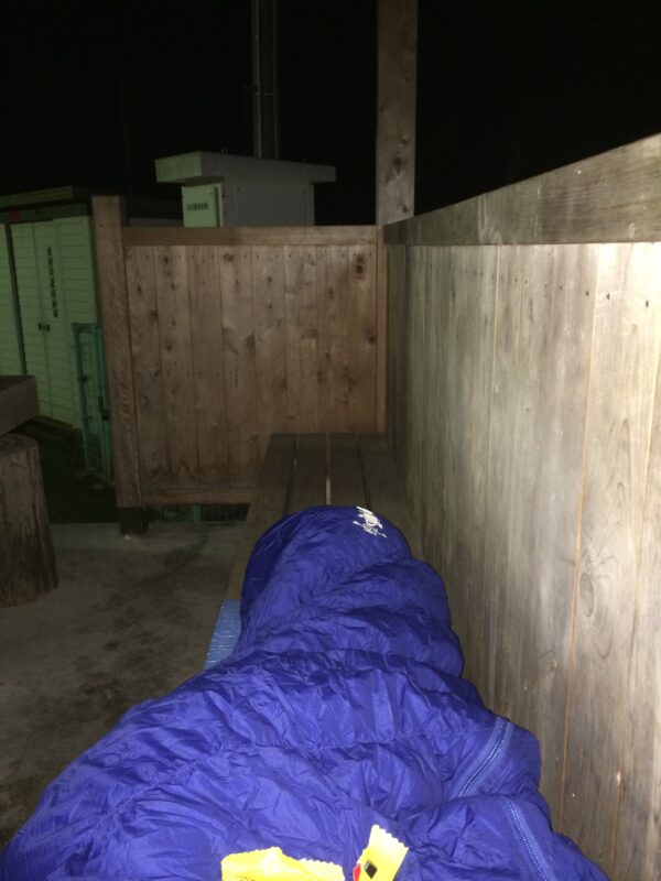 Sleeping in a pilgrim hut during winter, using a sleeping bag on an insulating sheet; this setup was sufficient in lowland areas