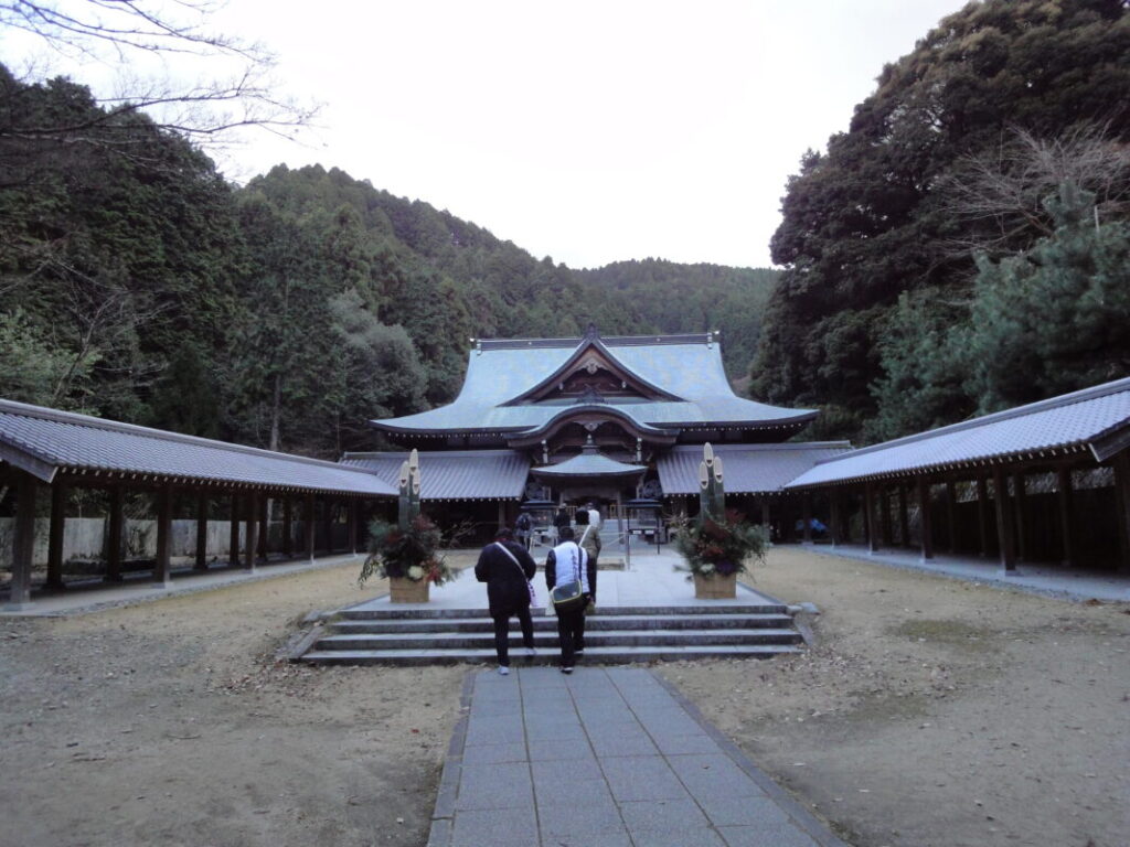 Main Hall and symmetrical covered walkways at Maegamiji Temple, decorated for the New Year