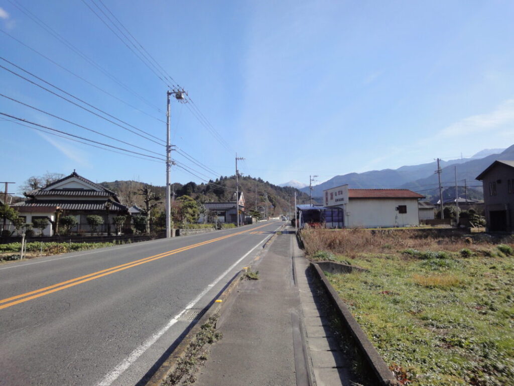 Pilgrimage Route from Maegamiji Temple to Sankakuji Temple: National Route 11