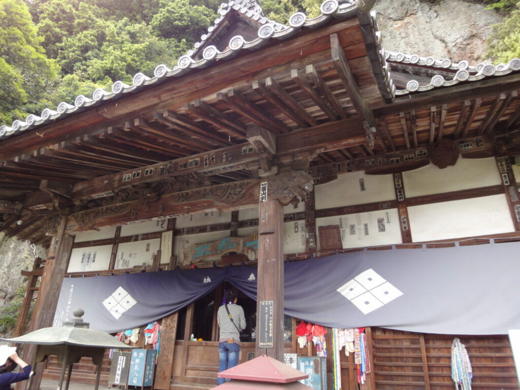 弥谷寺の本堂