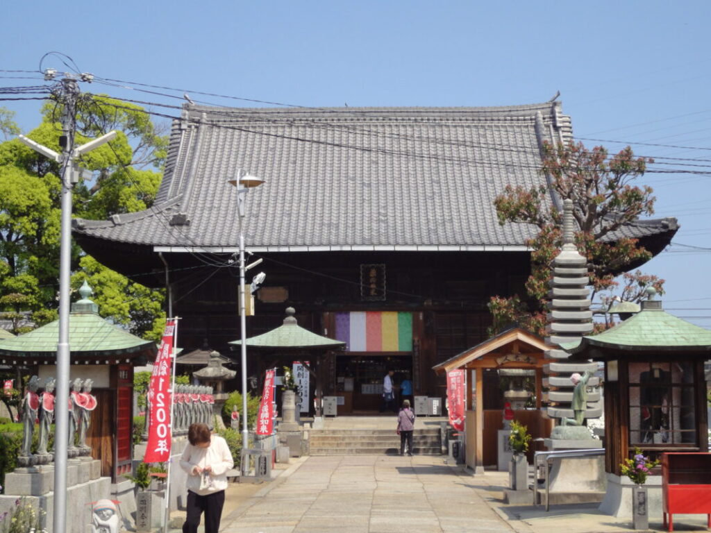 The grounds of Doryuji Temple, with rows of Kannon statues lining the approach.