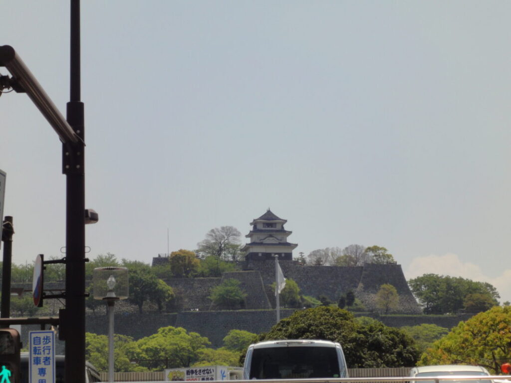 Marugame Castle seen from the pilgrimage route.