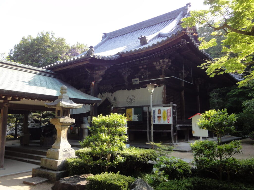 The Main Hall of Shiromineji Temple.