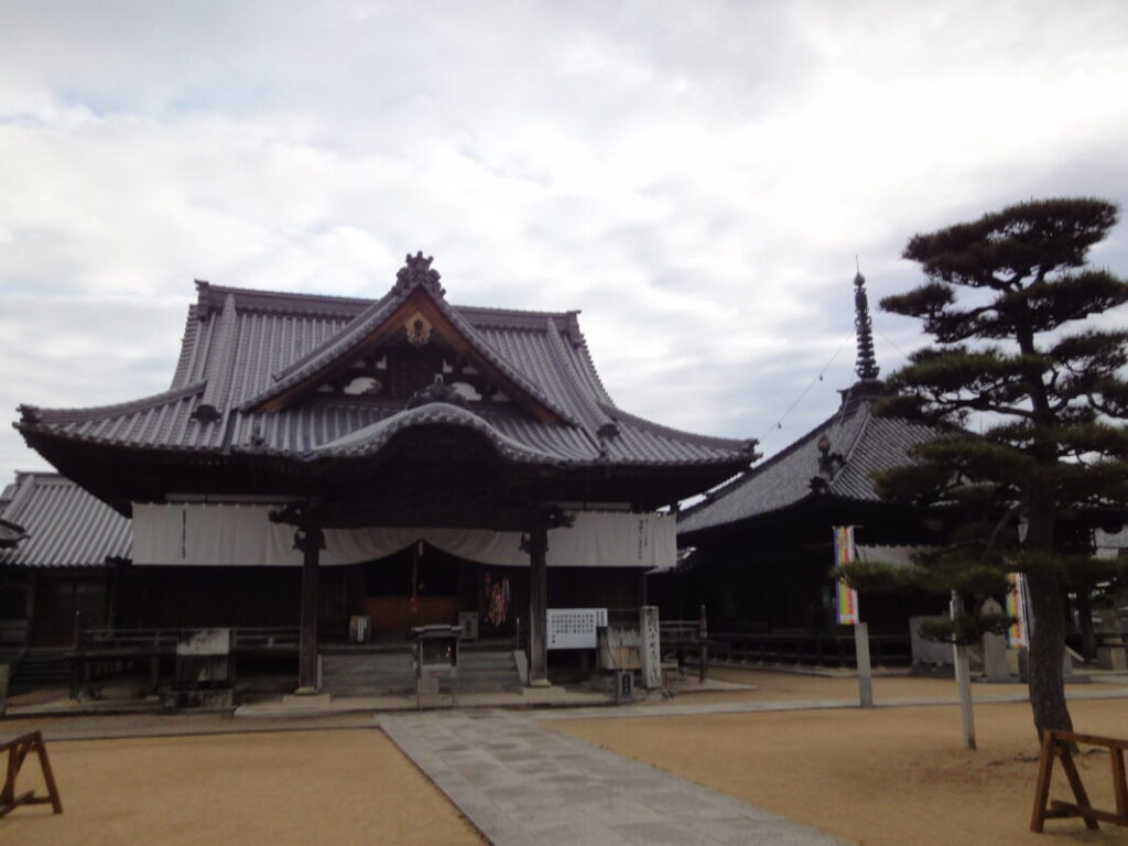 The grounds of Nagaoji Temple.