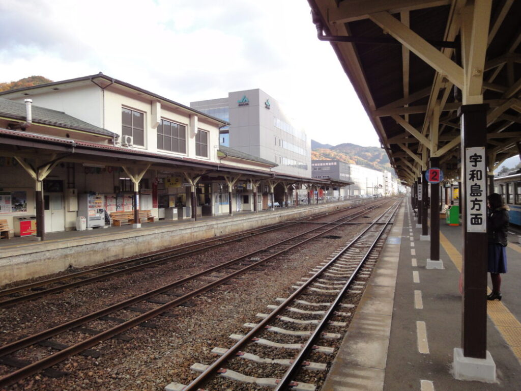 Yawatahama Station